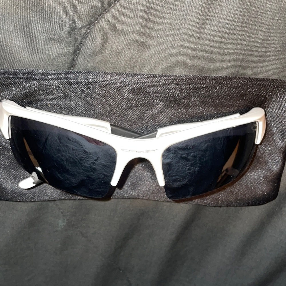 Mens White Oakley Glasses with Sleeve